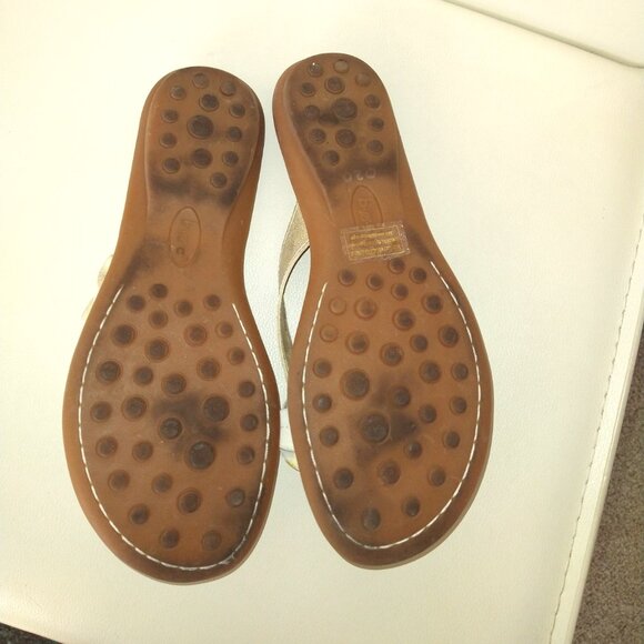 B.O.C. by Born, Gold Floral Thong Sandal - 9M - Picture 4 of 5